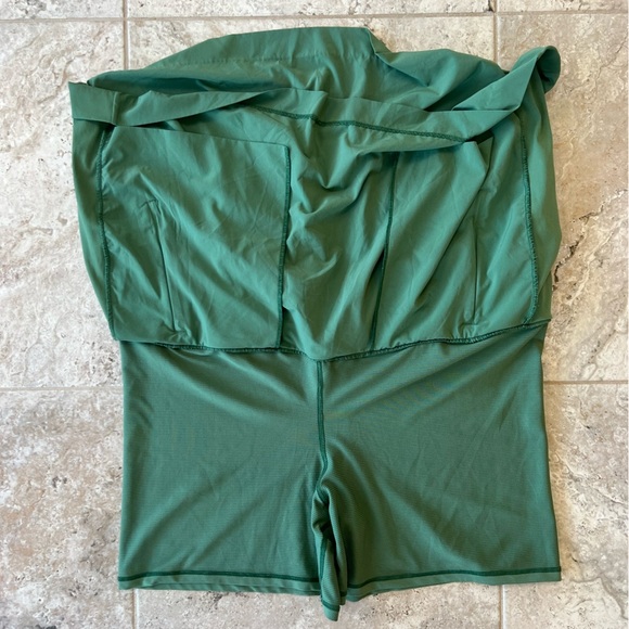 ATHLETA Brooklyn Mid Rise 16” Skort in Green, size 22 - Picture 4 of 9